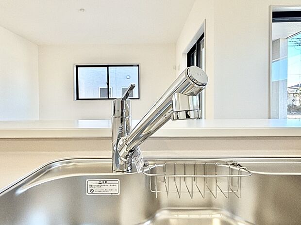 いつでも清潔なおいしいお水を。一つの水栓で水道水と浄水を使い分け。