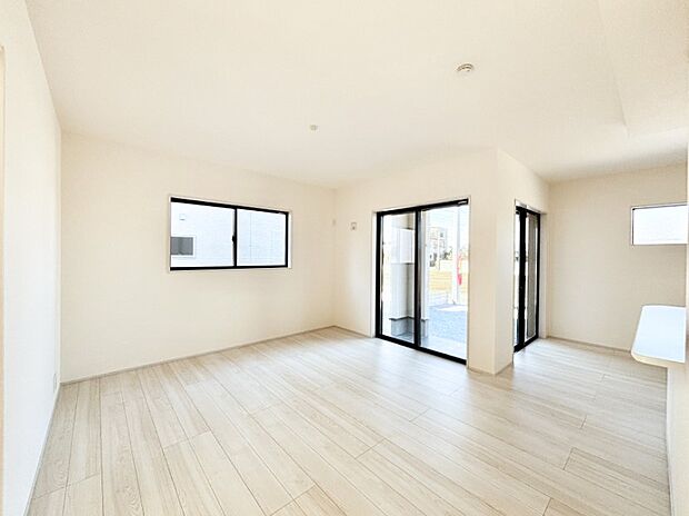 日当たりの良いリビング。お気に入りのグリーンを飾れば更に心地よさがアップ！