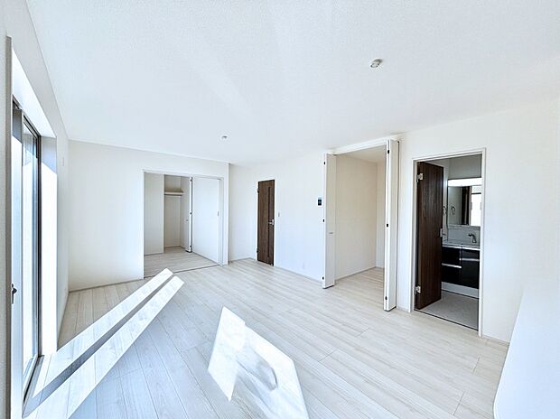 家族の笑顔が自然と生まれてくる、そんな雰囲気のダイニングに仕上がっています。