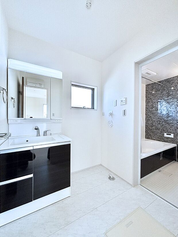 広々とゆとりのあるランドリースペース。