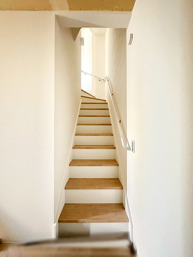 安全性を考慮し階段には手すりを設置しています　