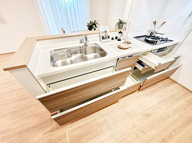 使いやすさを優先したスライド式収納タイプ！