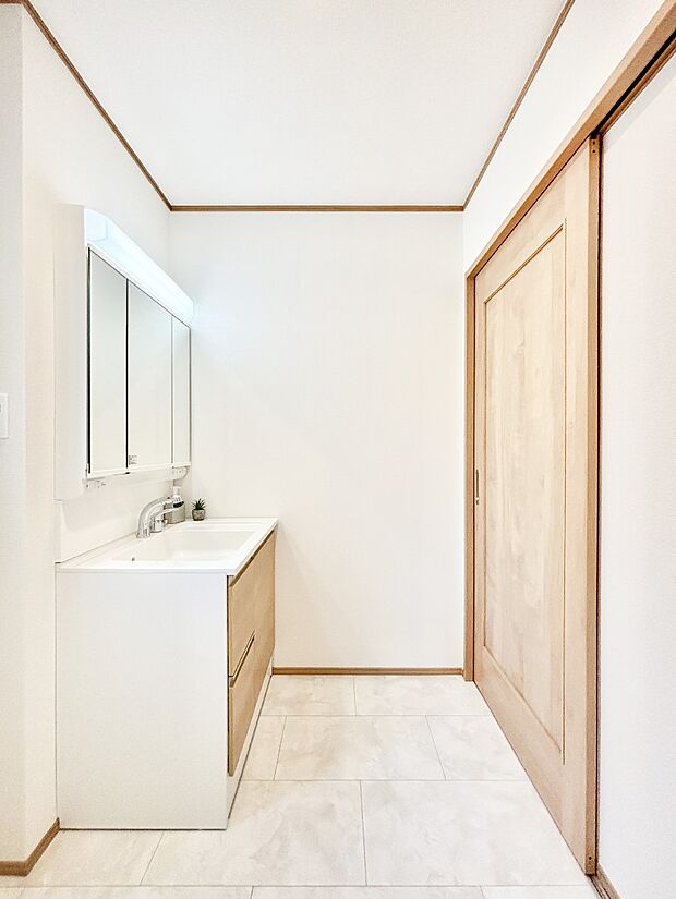 ゆとりの洗面スペースで朝の身支度もラクラク
