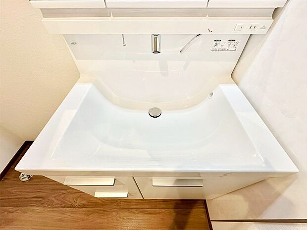 ハンドシャワー付き!使いやすい洗面台。