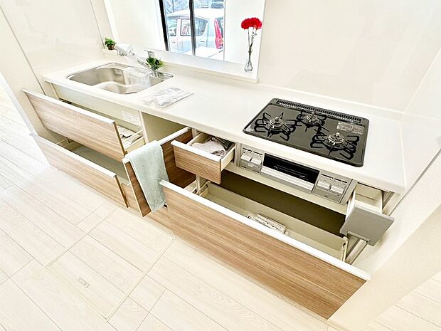 使いやすさを優先したスライド式収納タイプ!