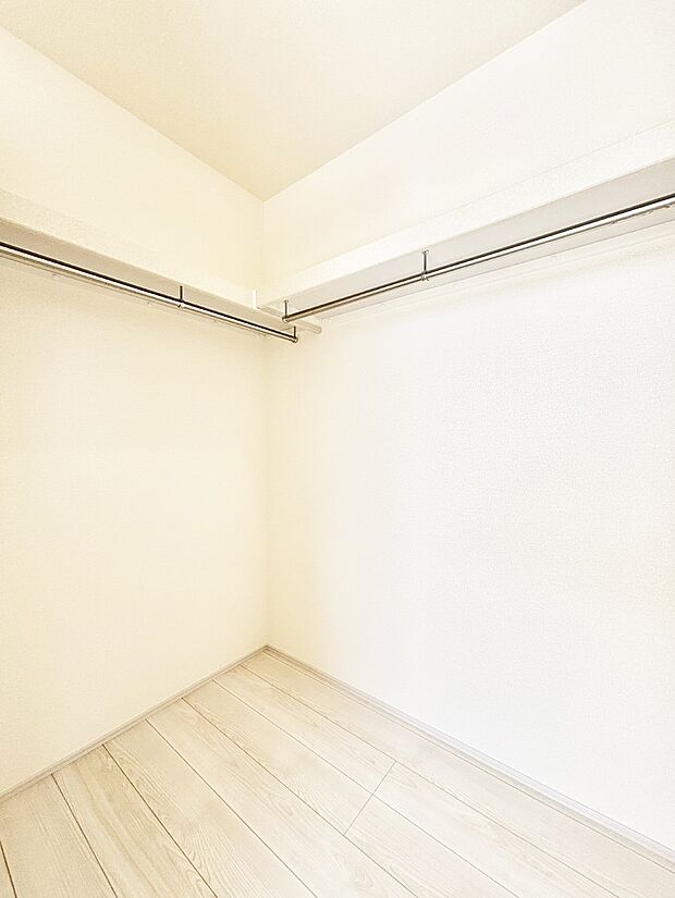 季節品や趣味の品などたっぷり収納出来るウォークインクローゼット付きです。