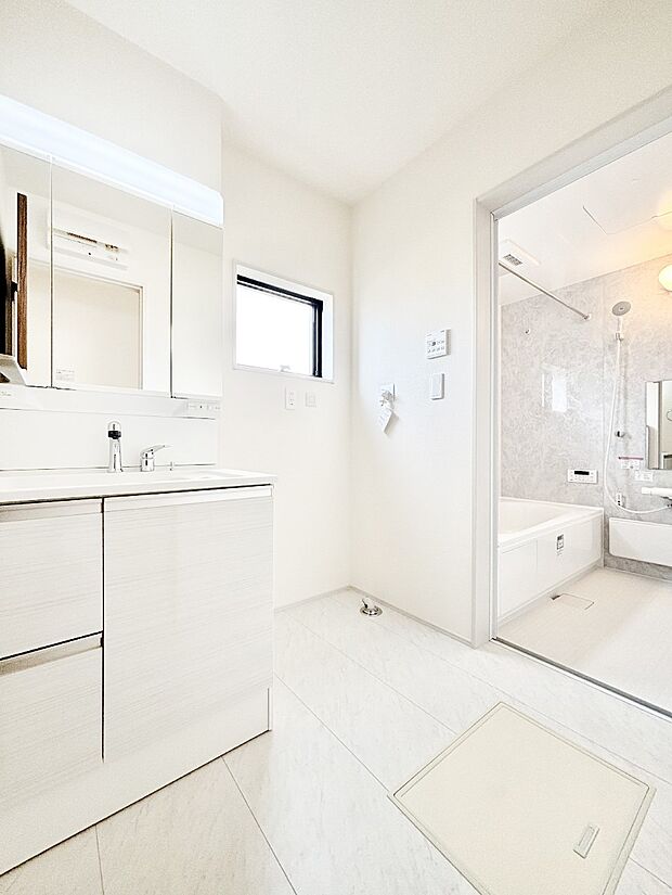 清潔感のある快適空間です。毎日の身支度も気持ち良くお使い頂けます。