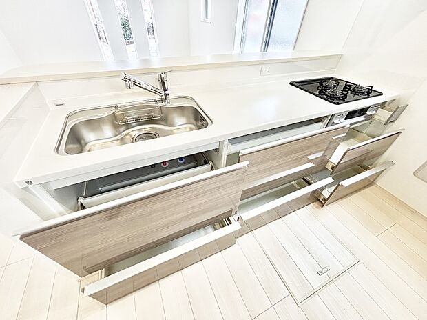 使いやすさを優先したスライド式収納タイプ!