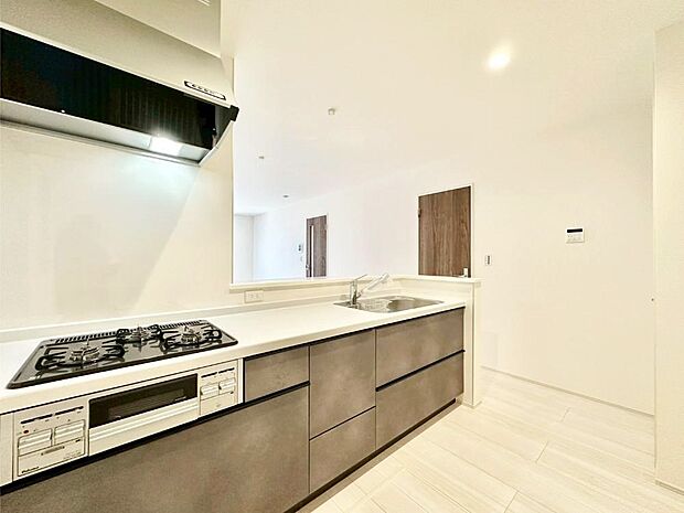 料理をしながらでもご家族との会話を楽しめる対面キッチン　