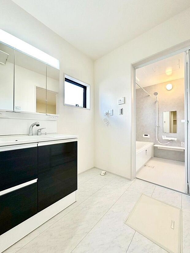 身支度もスムーズにおこなえる脱衣場     　   