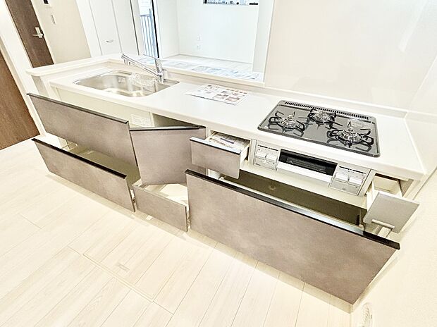 使いやすさを優先したスライド式収納タイプ！