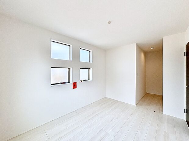 窓からのやさしい光が心地よいプライベートルーム