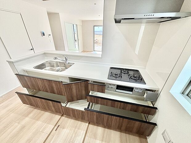 使いやすさを優先したスライド式収納タイプ!