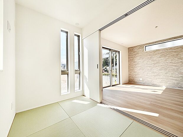 リビング隣接の和室は毎日の暮らしに癒しと安らぎをもたらしてくれます