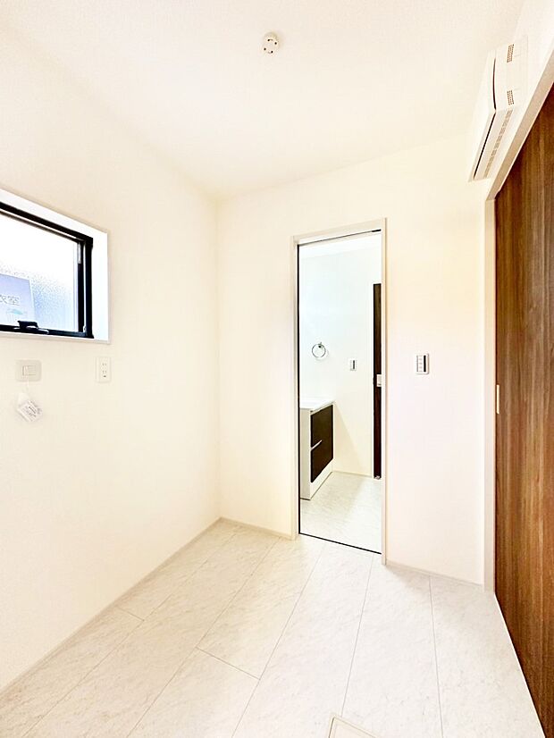 明るい洗面所は毎朝の身支度も楽しくできちゃいそうです。    