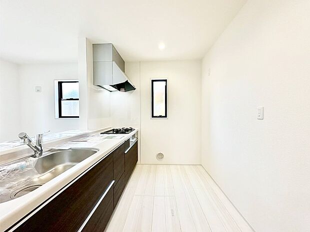 広々とした使い勝手の良いキッチンで日々のお料理も楽しくなりそう