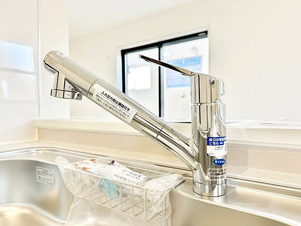 いつでも清潔なおいしいお水を。一つの水栓で水道水と浄水を使い分け。