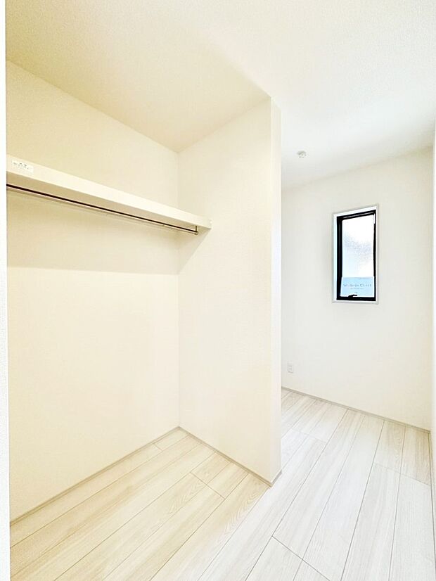 ウォークインクローゼットの活用で生活空間スッキリ