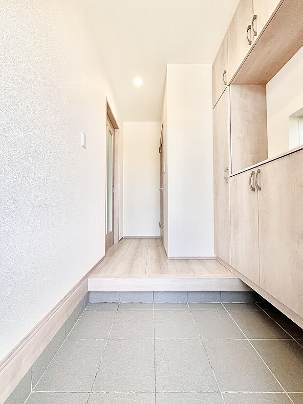 家族の帰宅やお客様をあたたかく迎える玄関