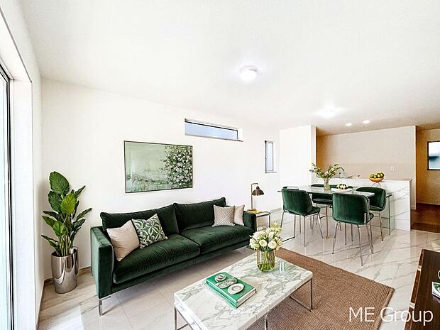 落ち着いた雰囲気のLDKは家族みんなの快適空間※家具はCGです