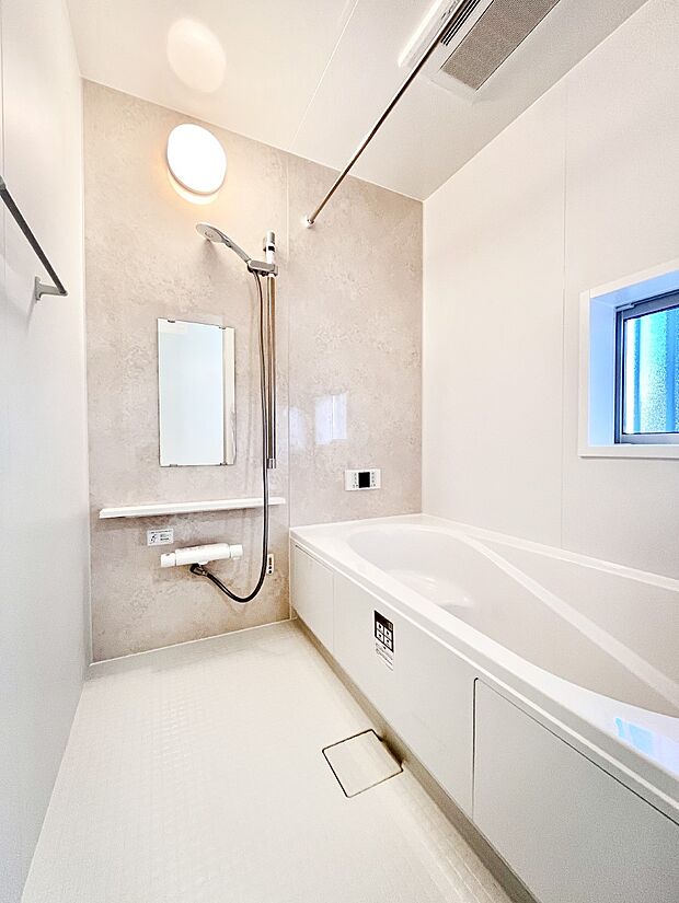 落ち着いた雰囲気でゆっくりお寛ぎいただけるバスルーム