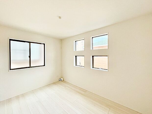 窓からのやさしい光が心地よいプライベートルーム