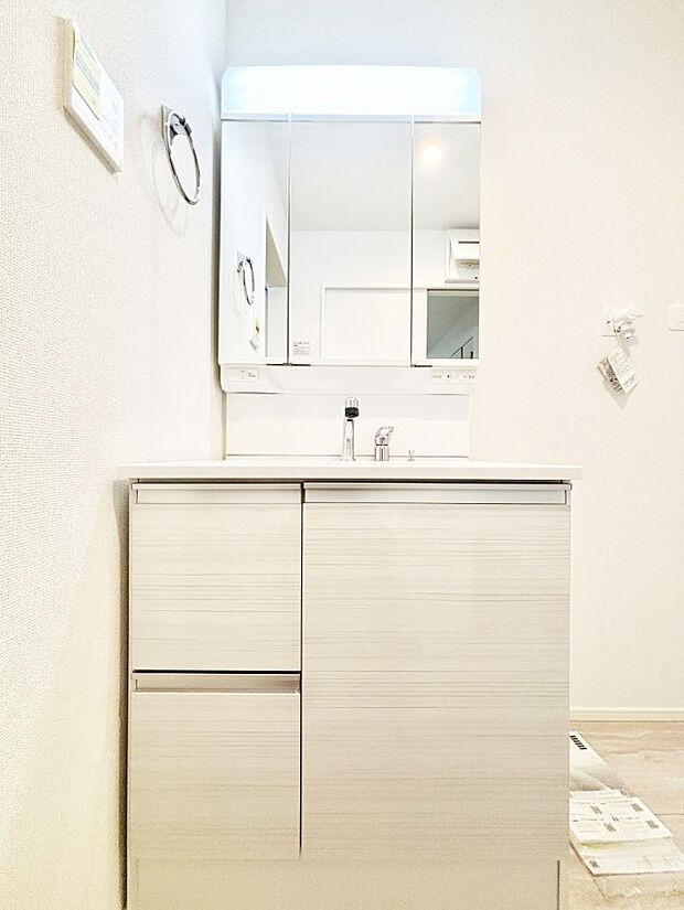 収納力と機能性に優れた洗面化粧台