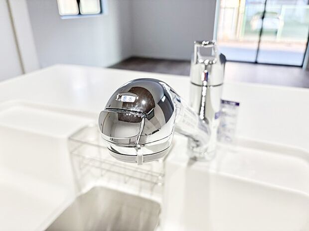 いつでも清潔なおいしいお水を。一つの水栓で水道水と浄水を使い分け。