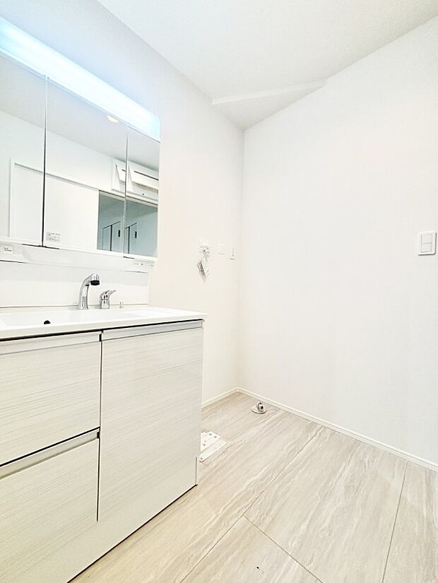 キッチンとの動線を考慮した水廻り集中設計で忙しい時間の家事もラクラク