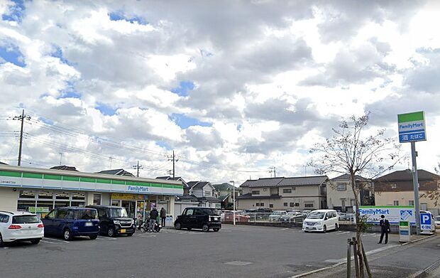 コンビニ 300m ファミリーマート 上尾中妻五丁目店