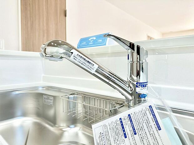 いつでも清潔なおいしいお水を。一つの水栓で水道水と浄水を使い分け。