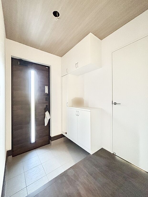 飾り棚を利用して、お越しいただくお客様をおもてなしできます。