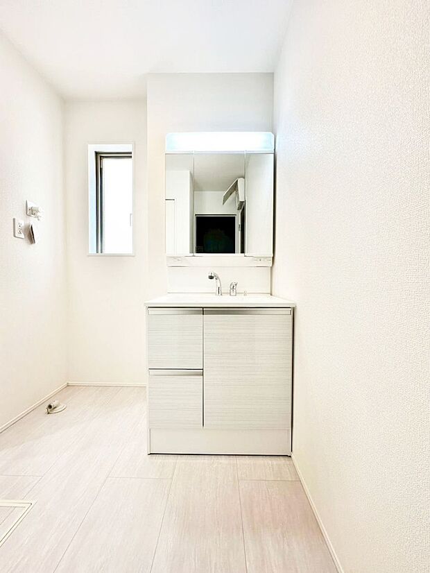 明るい洗面所は毎朝の身支度も楽しくできちゃいそうです。