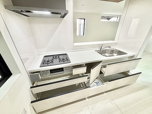 使いやすさを優先したスライド式収納タイプ！