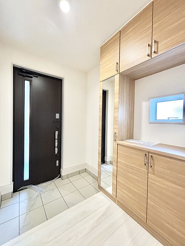 飾り棚を利用して、お越しいただくお客様をおもてなしできます。