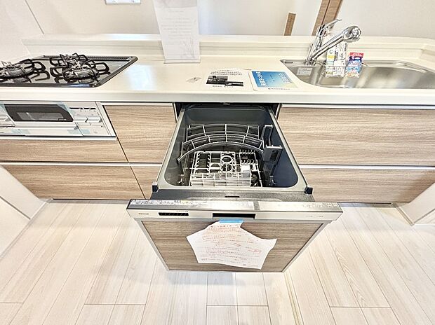 面倒なお片づけは食洗機にお任せ！家事の負担が減って、時間にも気持ちにもゆとりができます。