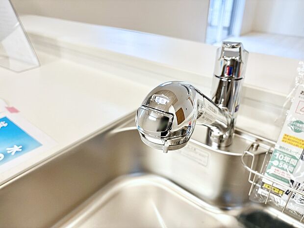 いつでも清潔なおいしいお水を。一つの水栓で水道水と浄水を使い分け。