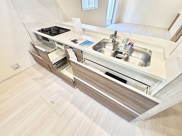 使いやすさを優先したスライド式収納タイプ！