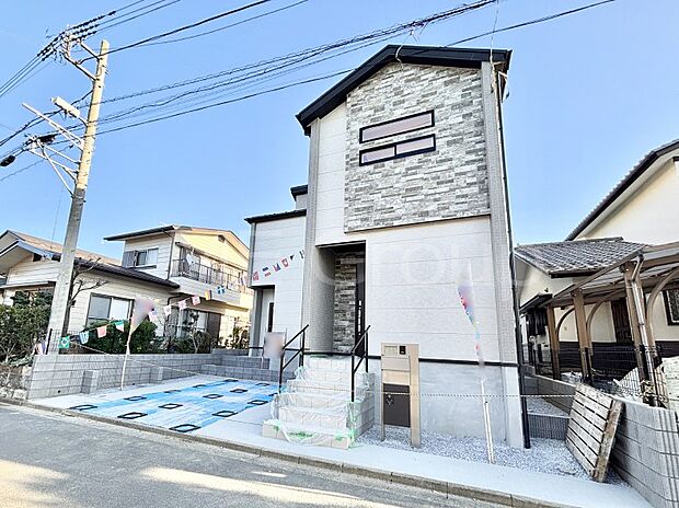 たっぷりの陽光と開放感に包まれる明るい住まい  