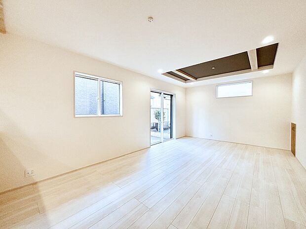 日当たりの良いリビング。お気に入りのグリーンを飾れば更に心地よさがアップ！