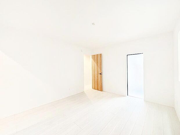 窓からのやさしい光が心地よいプライベートルーム