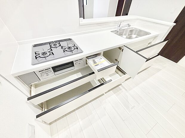 使いやすさを優先したスライド式収納タイプ!