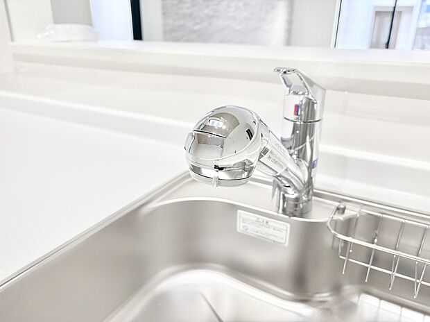 いつでも清潔なおいしいお水を。一つの水栓で水道水と浄水を使い分け。