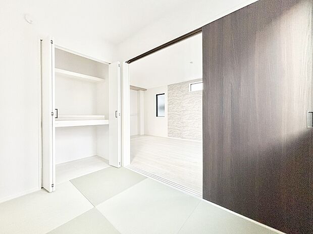 リビング隣接の和室は毎日の暮らしに癒しと安らぎをもたらしてくれます