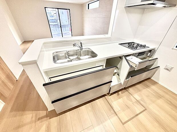 使いやすさを優先したスライド式収納タイプ！