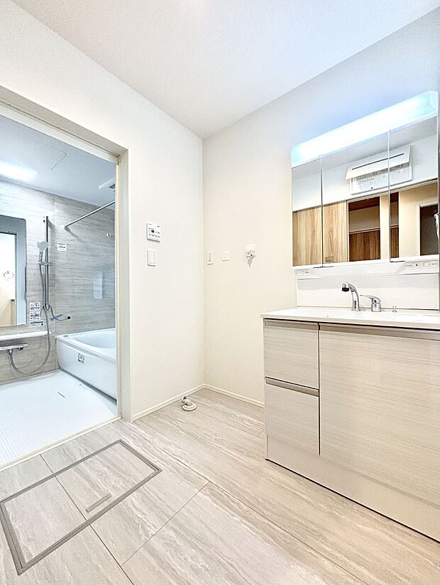 清潔感のある快適空間です。毎日の身支度も気持ち良くお使い頂けます。