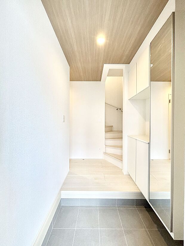 家族の帰宅やお客様をあたたかく迎える玄関