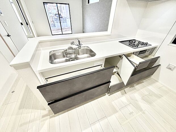 使いやすさを優先したスライド式収納タイプ!