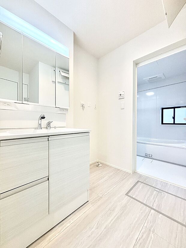 清潔感のある快適空間です。毎日の身支度も気持ち良くお使い頂けます。