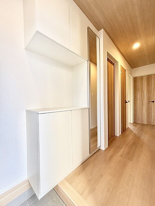 いつもきれいにしておきたい玄関ですね。